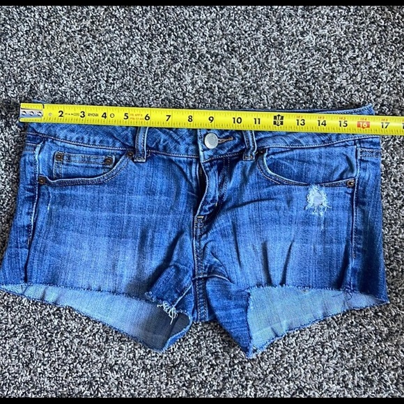 Women’s size 8 American Eagle jean shorts, stretch jean short shorts - Picture 6 of 9